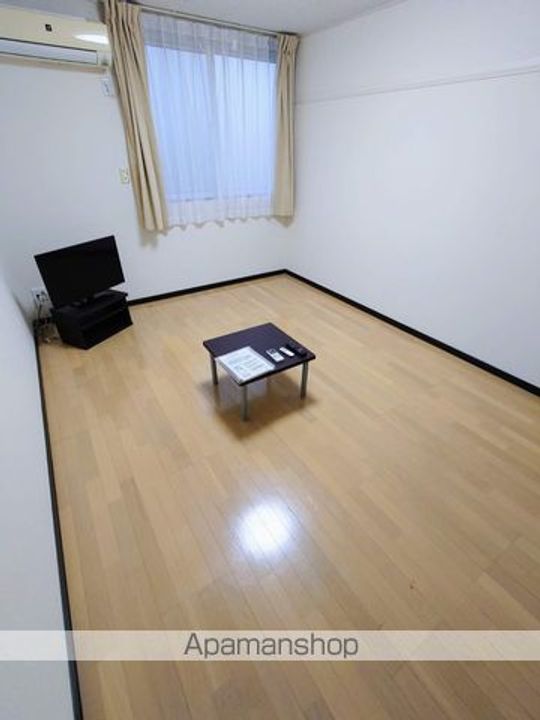 レオネクストかのう111の居間