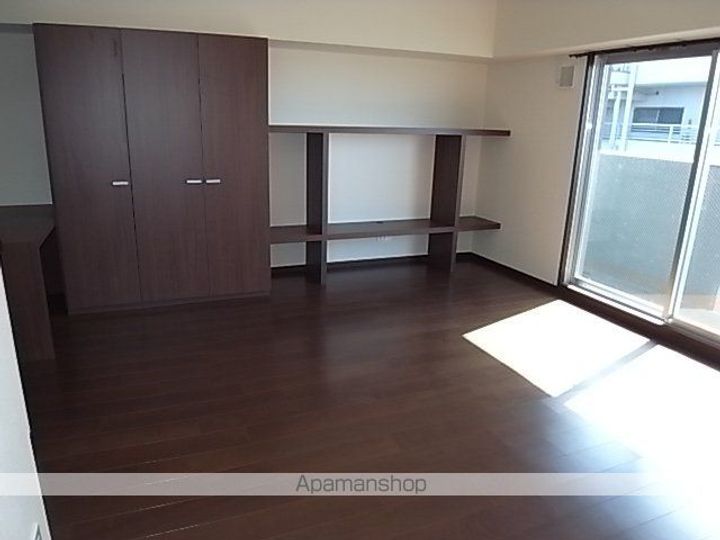 ドゥーエ大須の居間