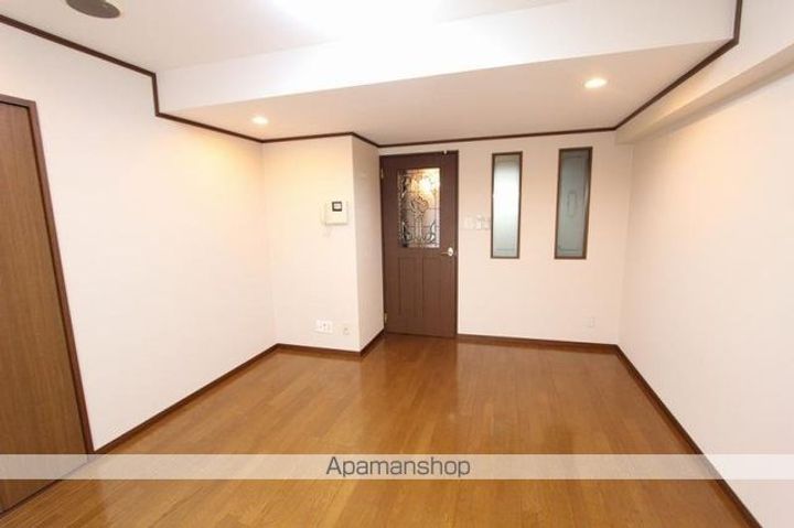 香川県高松市宮脇町2丁目の賃貸マンションの居間