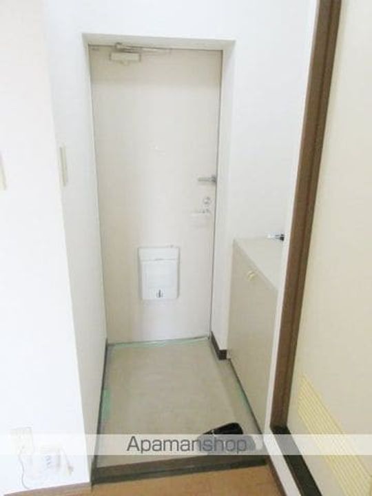 山梨県中央市中楯の賃貸アパートの玄関