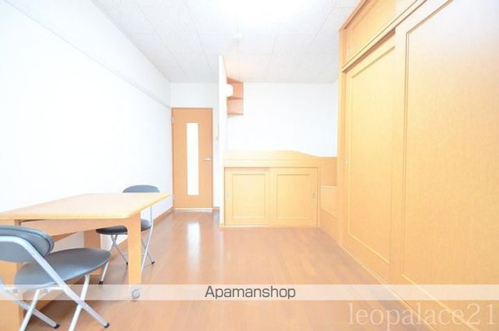 レオパレスアフロディーテ館104の居間