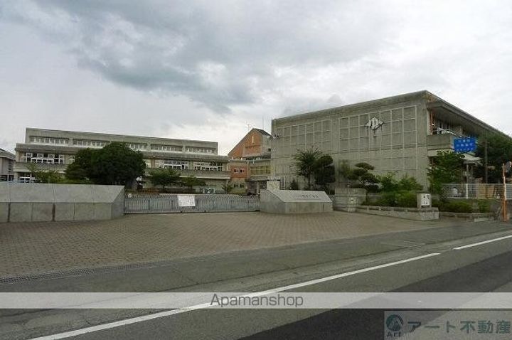 コーポ万亀 B棟の周辺