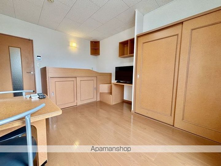 レオパレスコートフェリーク108の居間