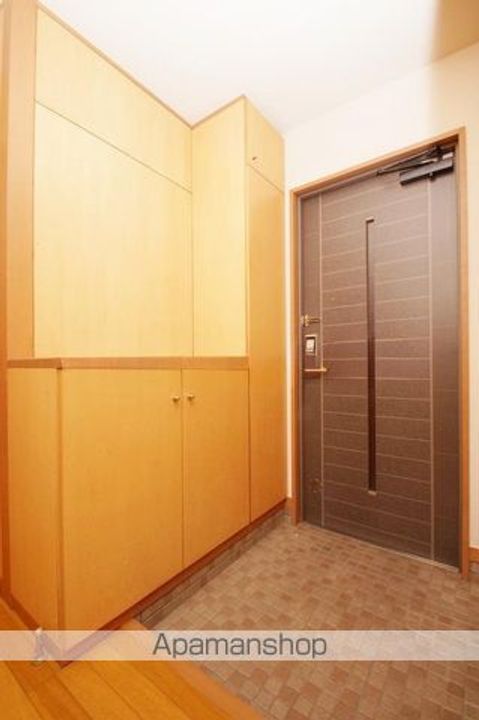 岡山県倉敷市玉島長尾の賃貸マンションの玄関