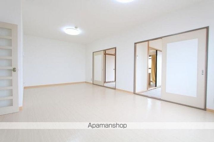 香川県高松市松縄町の賃貸マンションの内装