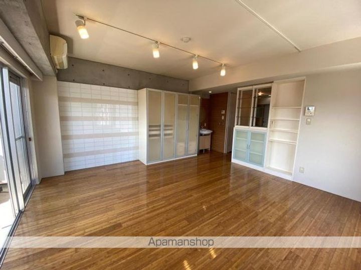 香川県高松市末広町の賃貸マンションの居間