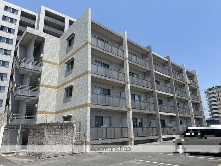 クレドール南川添の外観