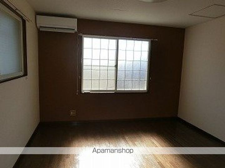 センチュリーハウスA202の居間