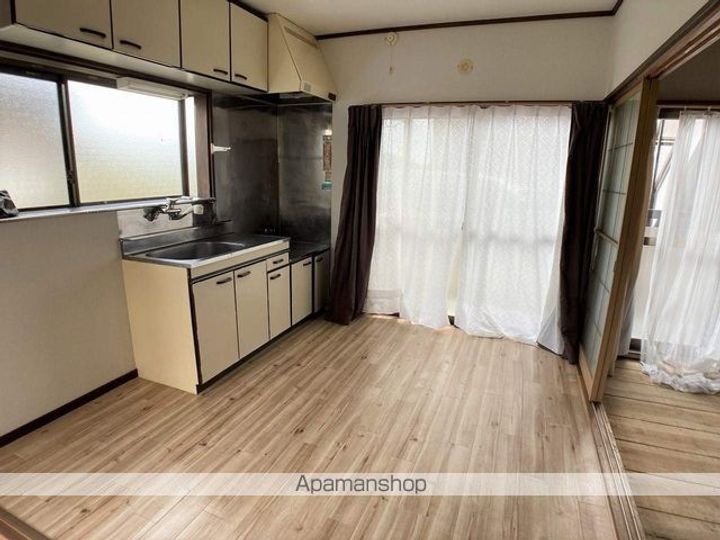 コーポウィング1号棟101の居間