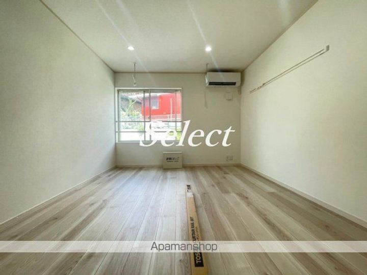 ハーミットクラブハウス・カーサ山手の居間