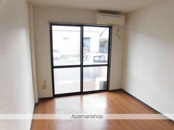 第2藤ハイツ102の居間