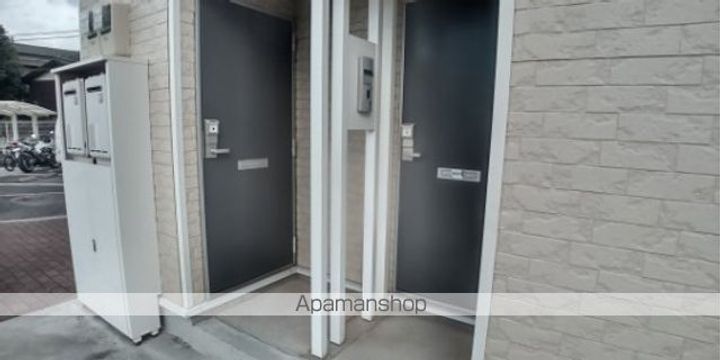 レオパレス南若園Aの玄関