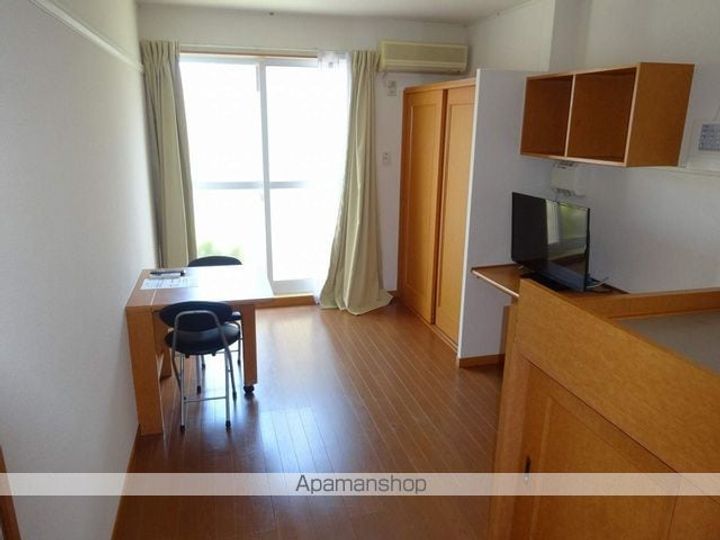 愛知県犬山市大字犬山字北笠屋の賃貸アパートの居間