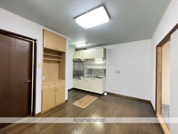 日乃出町10番1棟3戸(ヒノデチョウジュウバンヒトムネサンコ)1-2の内装