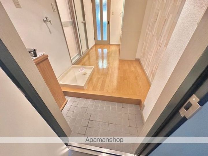 滋賀県東近江市八日市浜野町の賃貸マンションの玄関