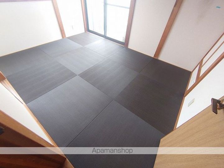 プチパレス竜王101の居間