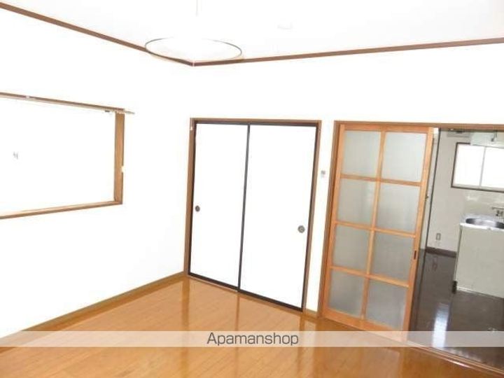 ニュータウンヒルズアザレア201の居間