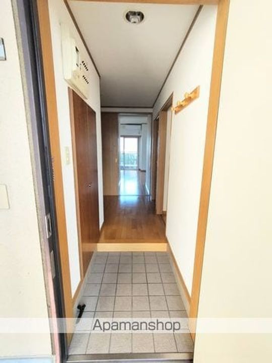 長野県長野市大字栗田の賃貸マンションの玄関