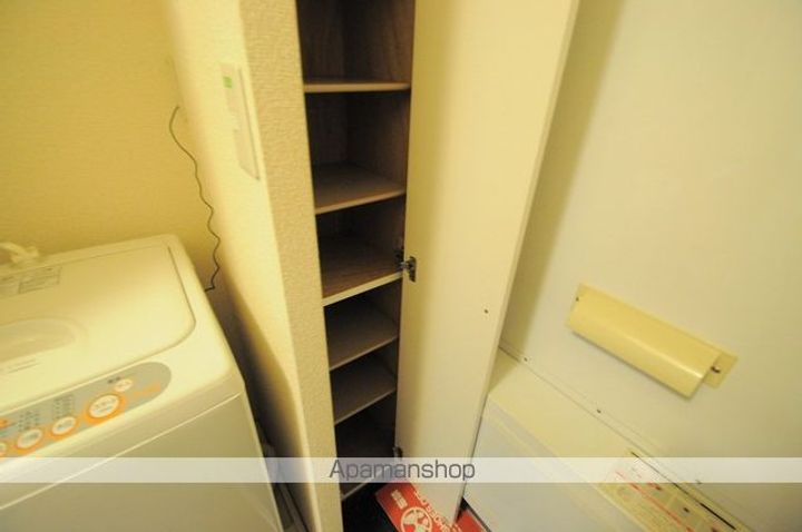 レオパレスLOUVREの玄関