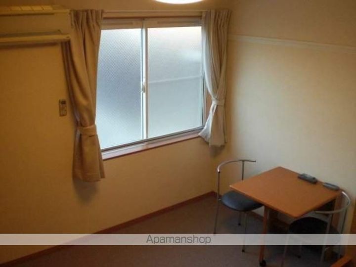 レオパレスサングリーンの居間