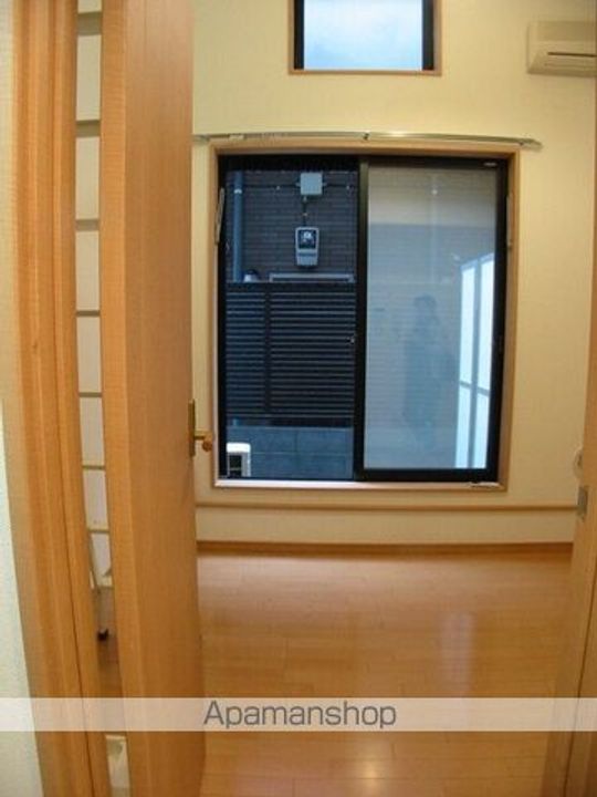 ウィンズ笹塚102の居間