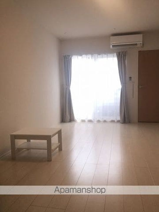 クレイノサイドサラウンド103の居間