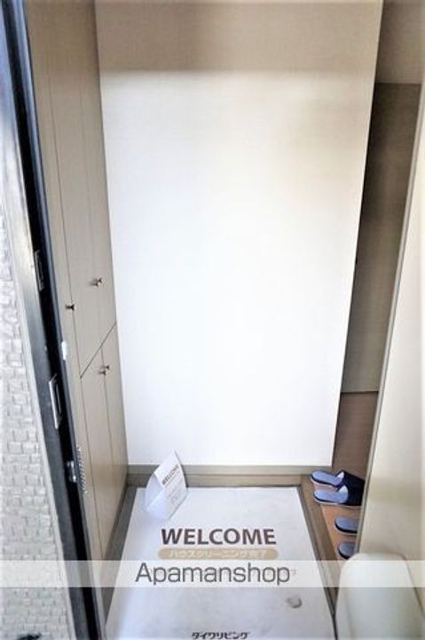 オイコス 参番館の玄関
