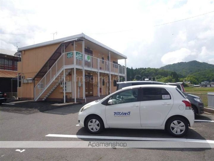 滋賀県甲賀市信楽町勅旨の賃貸アパートの外観