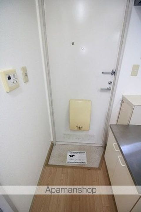 東京都武蔵野市緑町3丁目の賃貸アパートの玄関