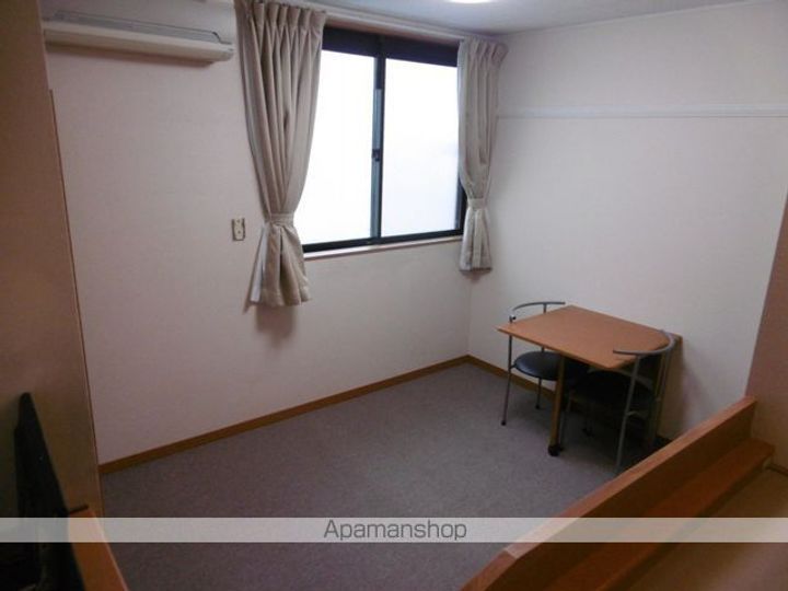 レオパレスFLOWER203の居間