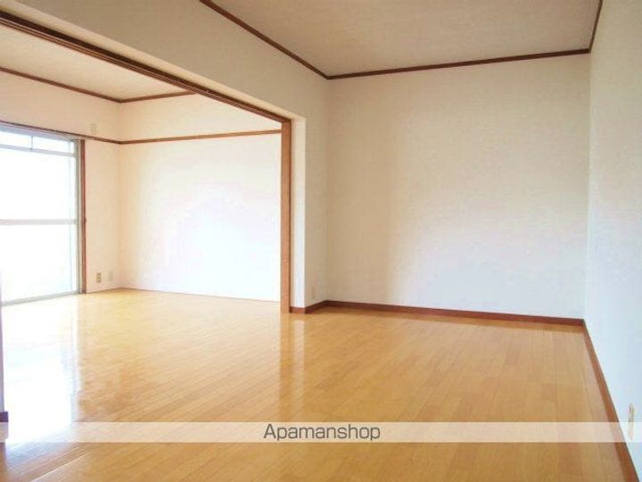エスペランクレール長門石301の居間
