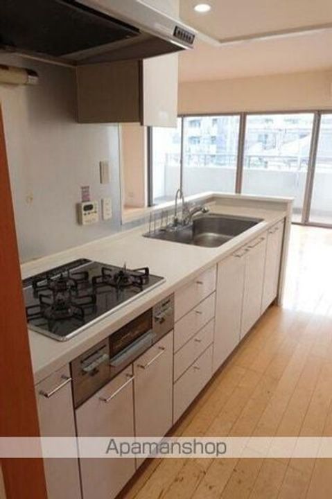 東京都中野区中央2丁目の賃貸マンションのキッチン