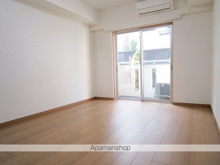 東京都杉並区和田3丁目の賃貸マンションの居間