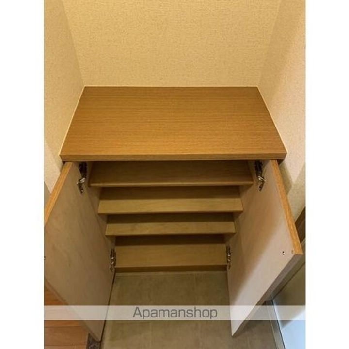 グレイス吹上404の玄関