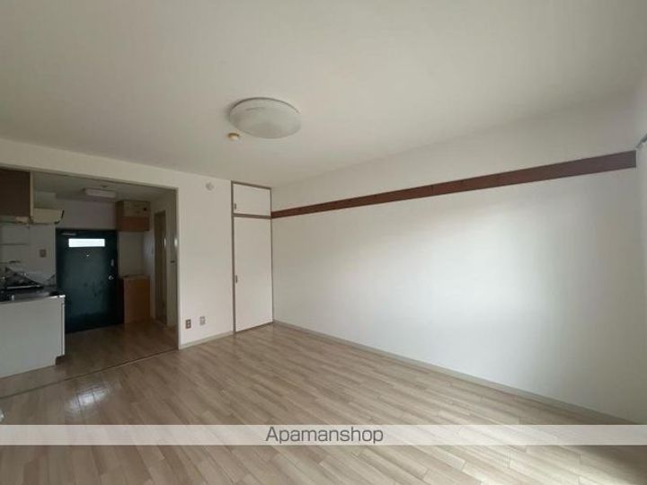 第3飯間ビル206の居間