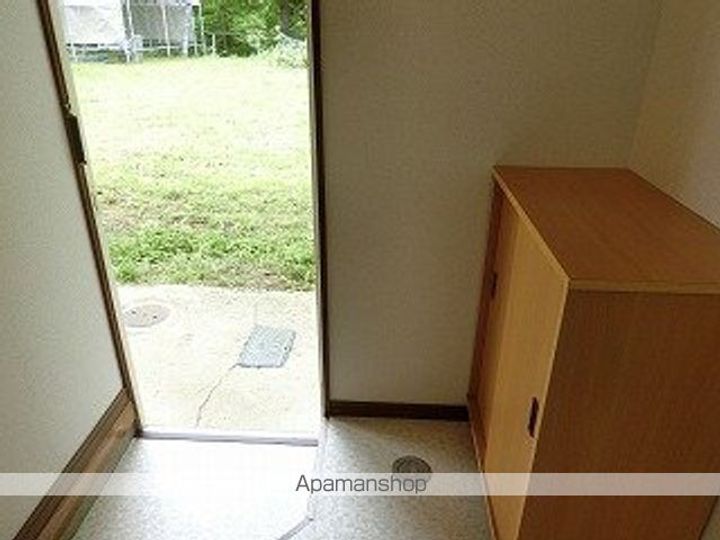 岩手県滝沢市巣子の賃貸アパートの玄関