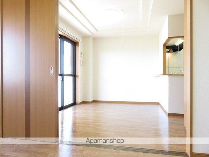 岐阜県岐阜市柳津町上佐波東1丁目の賃貸アパートの居間