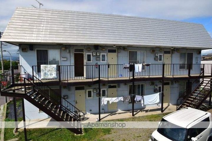 ファミール高野 1号館1F中の外観