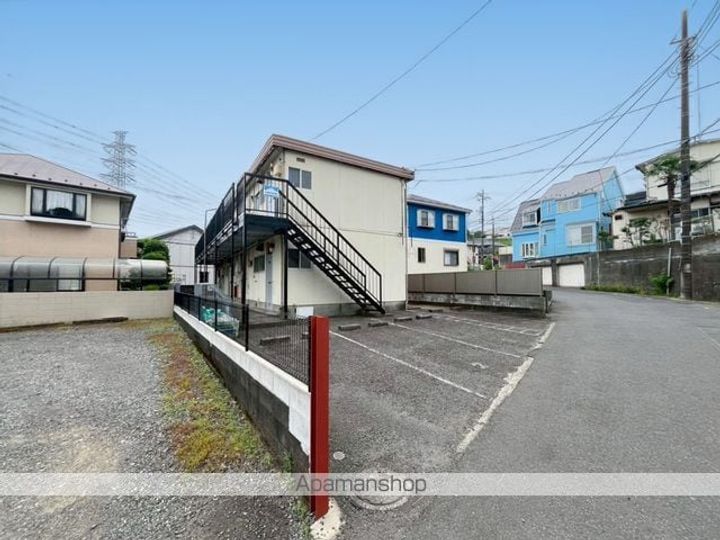 第二平山ハイツの外観