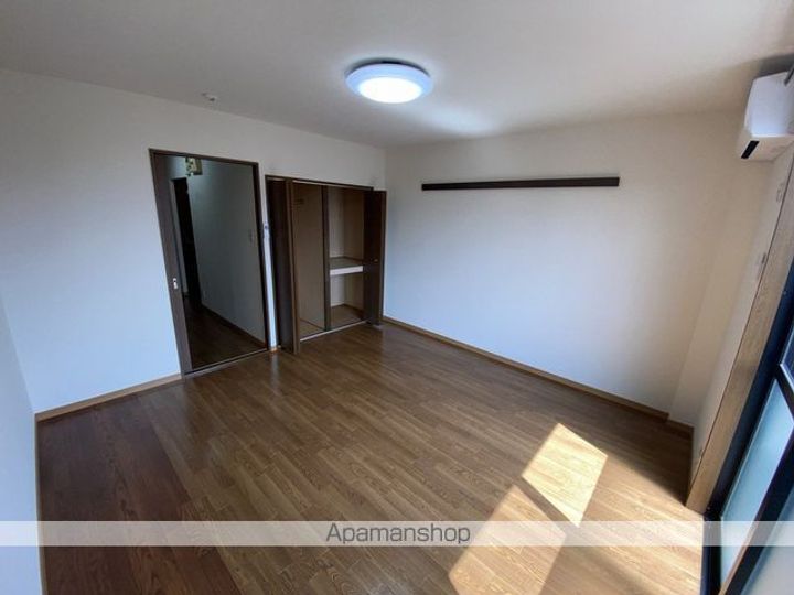 岐阜県各務原市川島松倉町の賃貸アパートの居間