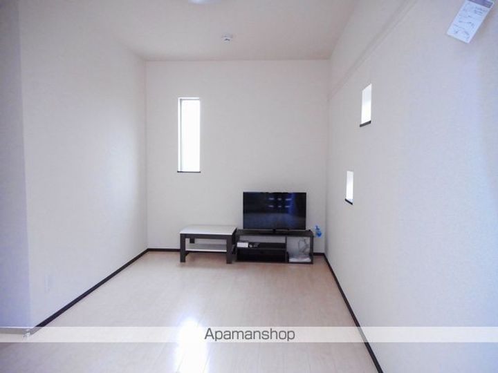 クレイノアクアパレスの居間