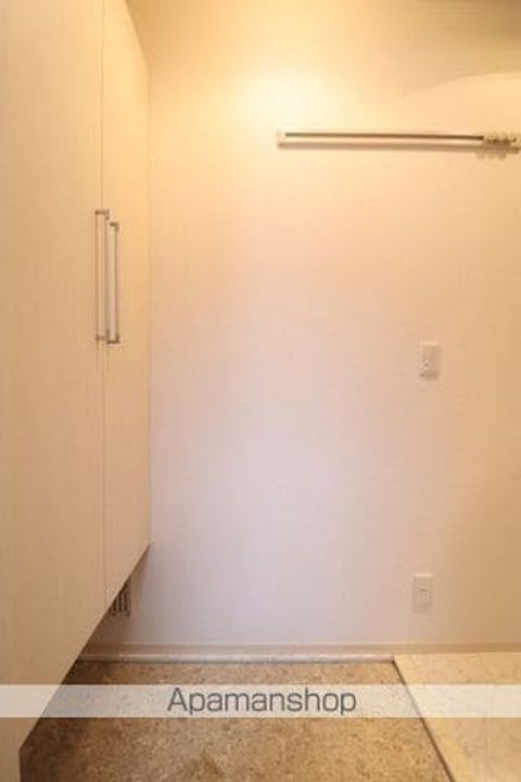 プルーリオン T棟の玄関