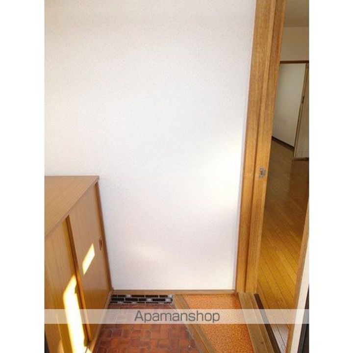 ハイツ東京2-1の玄関