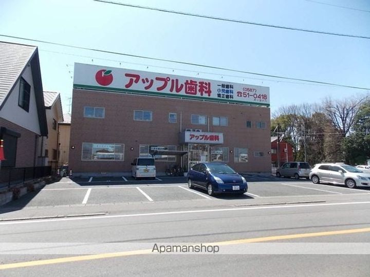 コモドフィオーレの周辺