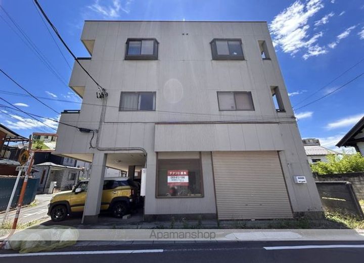 居山ビルの外観