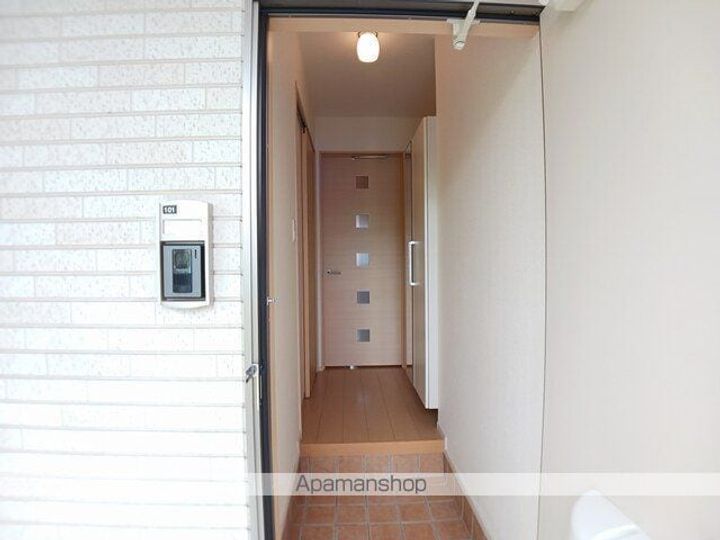 シャルマン北町 壱番館の玄関