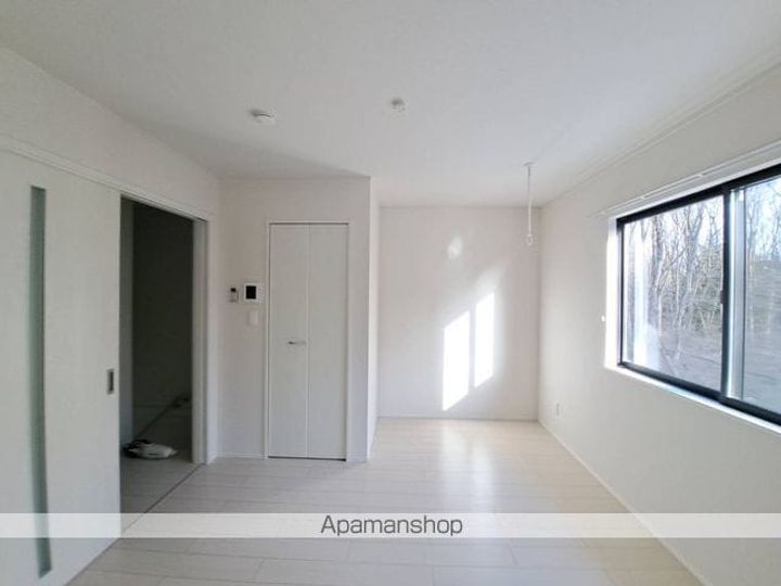 CASA LUMIERE203の居間