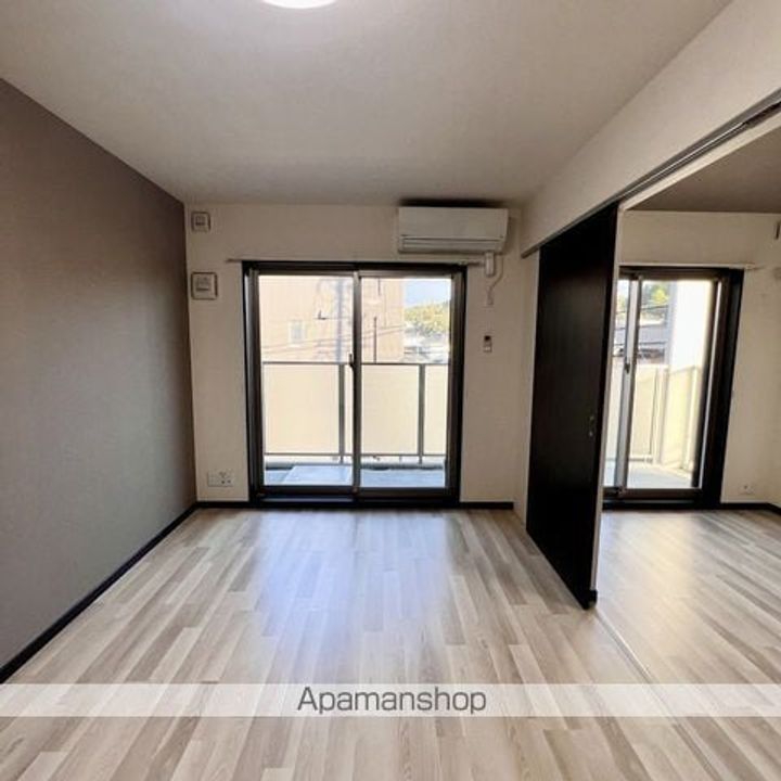 アチェーロ土岐口103の居間