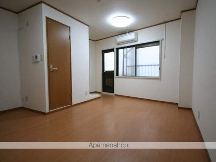 光ハイツの居間