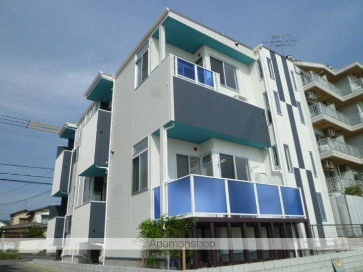 CB和白オーシャンアクアの外観